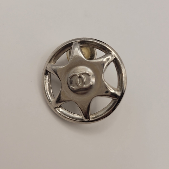 Rare Chanel Silver Star Badge Clip On Earrings - Picture 2 of 3